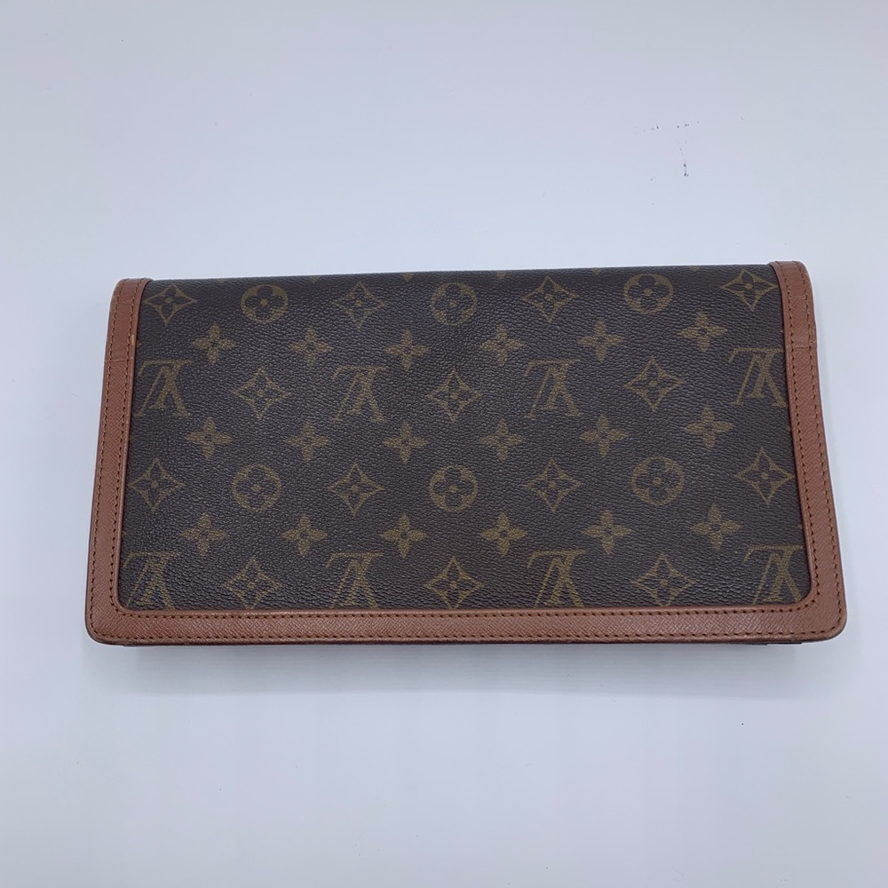 Louis Vuitton Brown Monogram Clutch with Tan Trim - Picture 2 of 16